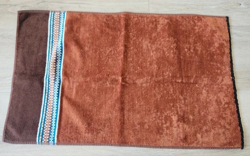 Handdoek, kleur licht bruin donker bruin, maat 75x45, Bruin, Overige merken, Handdoek, Ophalen of Verzenden