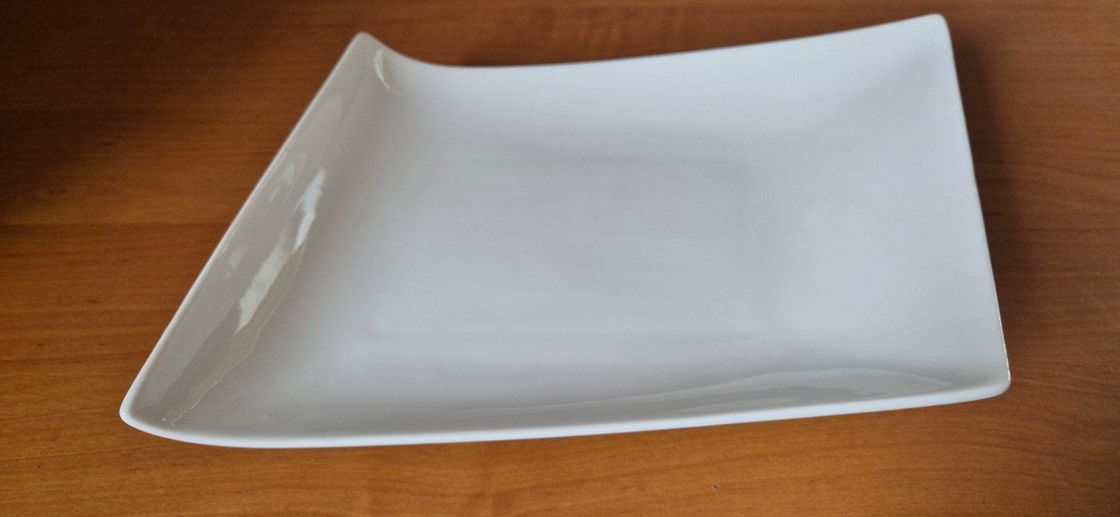 Set van 4 Witte Vierkante Borden - Modern Design, Huis en Inrichting, Keuken | Servies, Ophalen, Keramiek, Zo goed als nieuw, Bord(en)