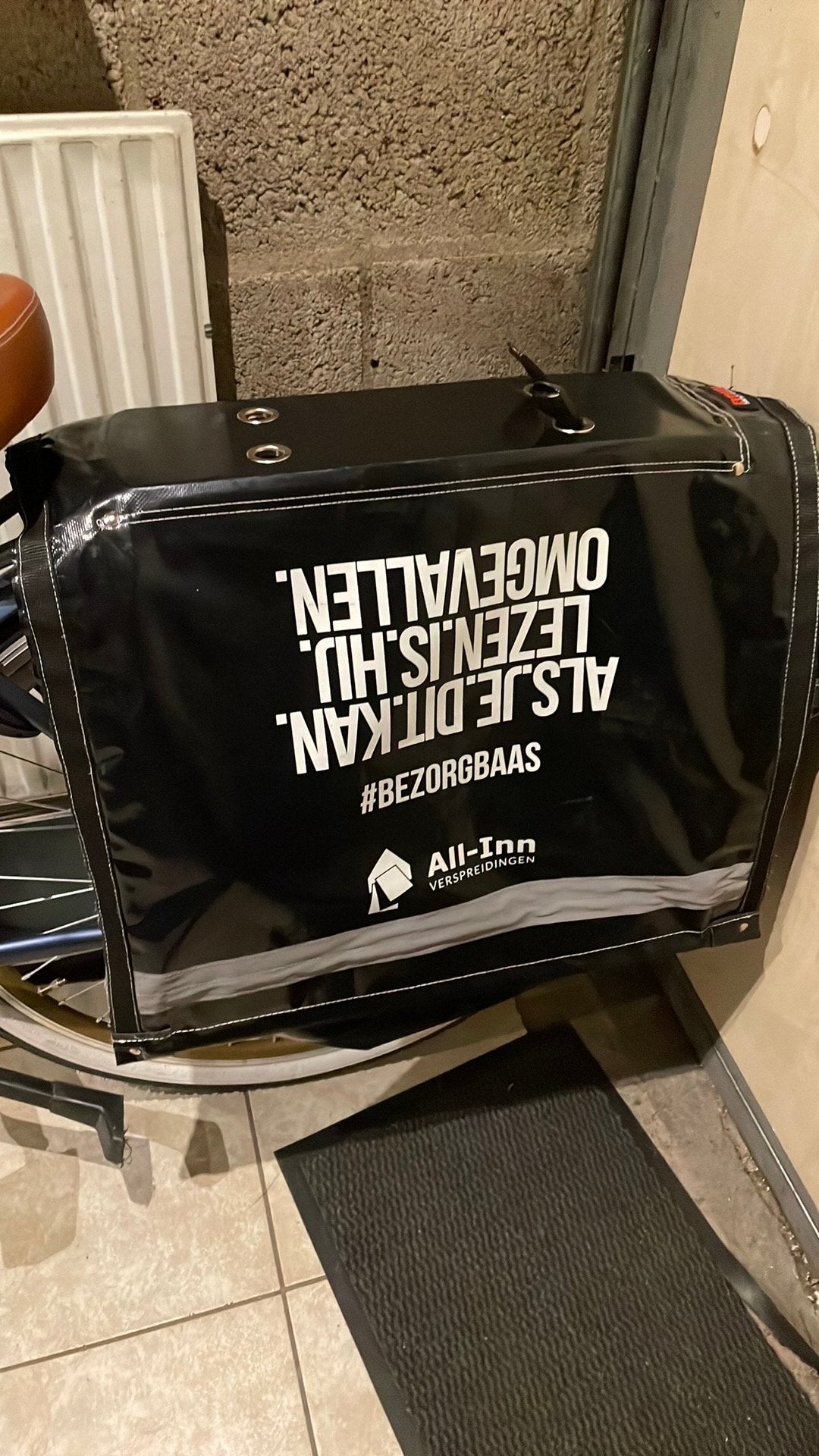 Kranten tas all inn, Ophalen, Zo goed als nieuw