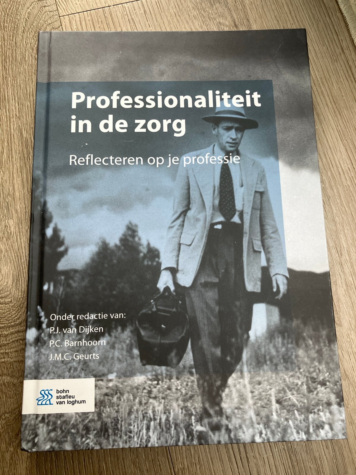 Professionaliteit in de zorg: Reflecteren op je professie, Ophalen of Verzenden, Gamma, Zo goed als nieuw, HBO