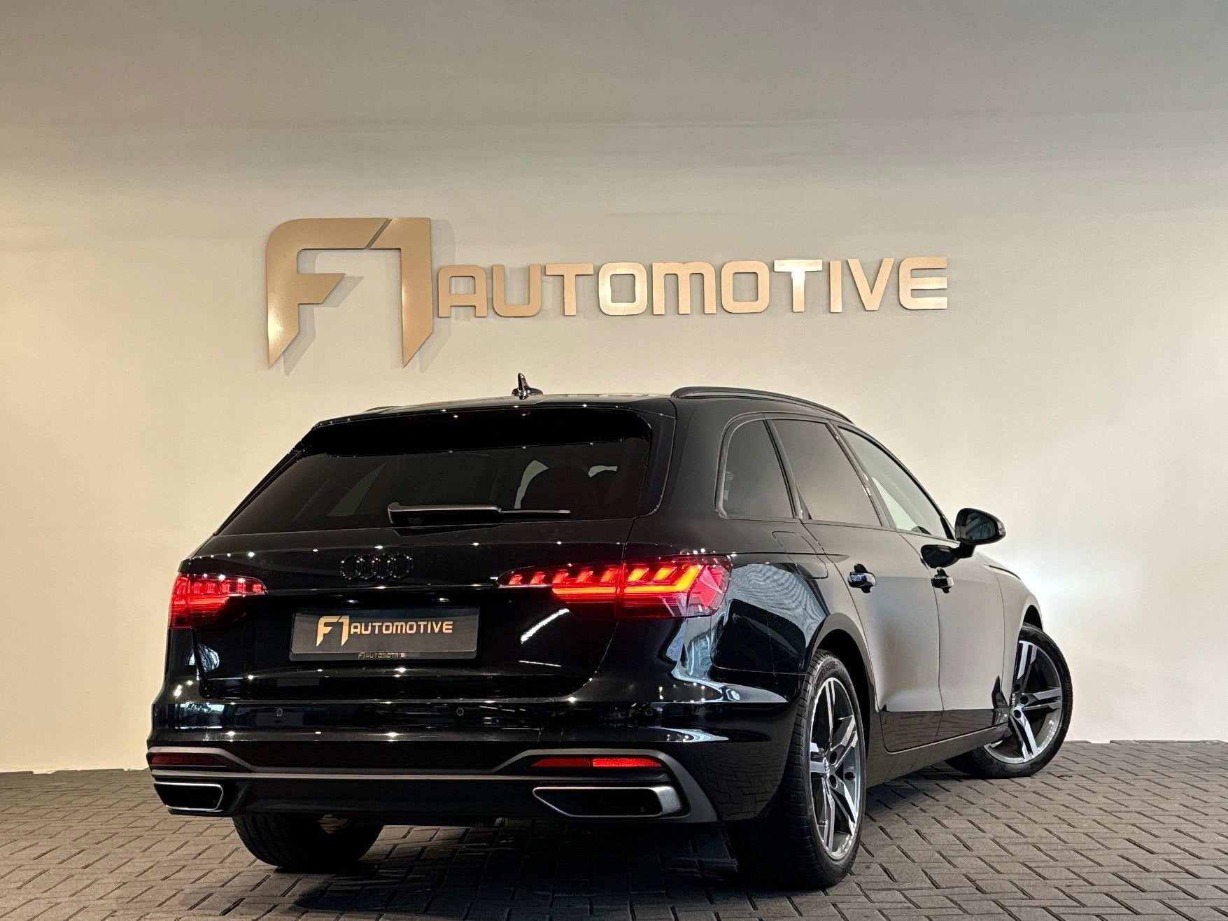 Audi A4 AVANT 35 TFSI Launch edition Sport Leer|Keyless|Carp, Gebruikt, 4 cilinders, A4, Zwart