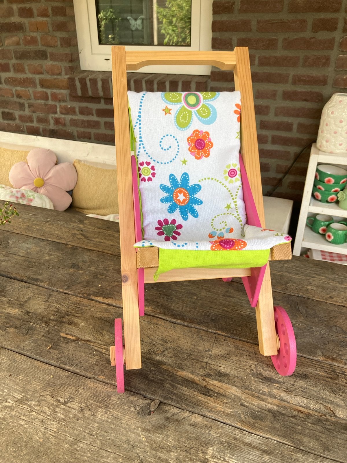 Houten poppenwagen met vrolijke bekleding, Kinderen en Baby's, Ophalen, Zo goed als nieuw, Overige typen