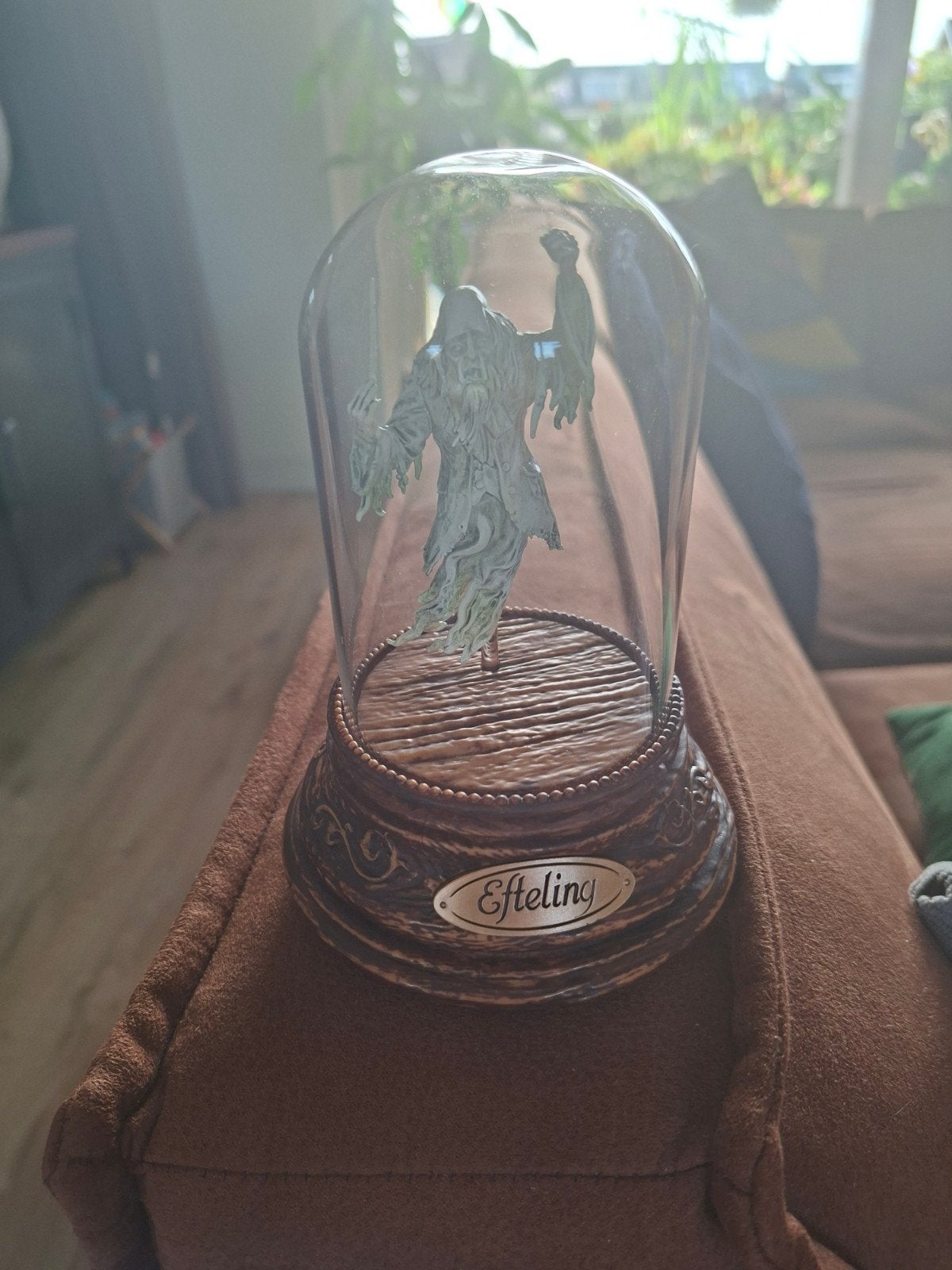 Efteling Joseph Charlatan Beeldje in Glazen Stolp, Verzamelen, Ophalen of Verzenden, Nieuw, Beeldje of Poppetje