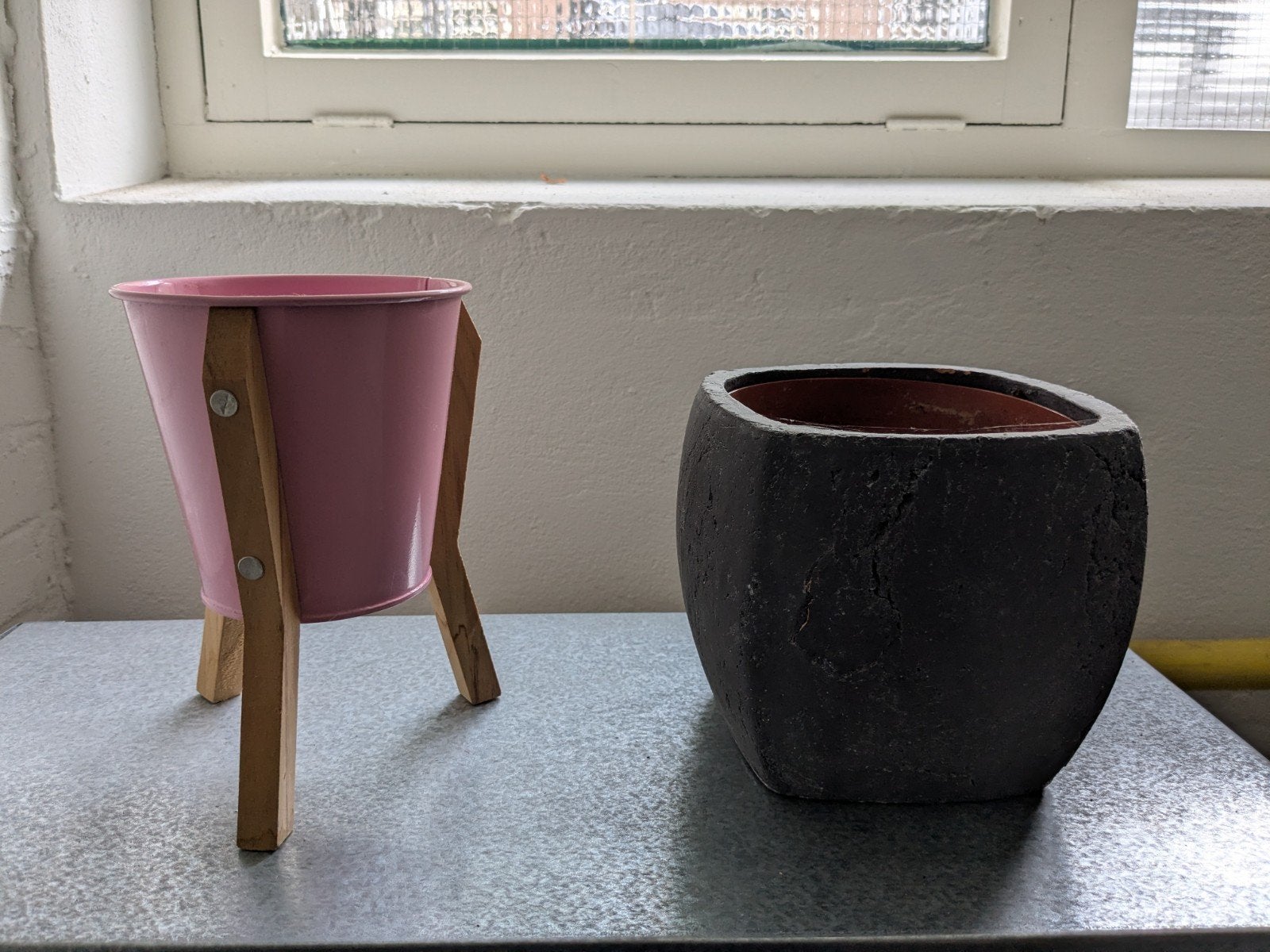 Roze en grijze bloempot, Tuin en Terras, Bloempotten, Ophalen