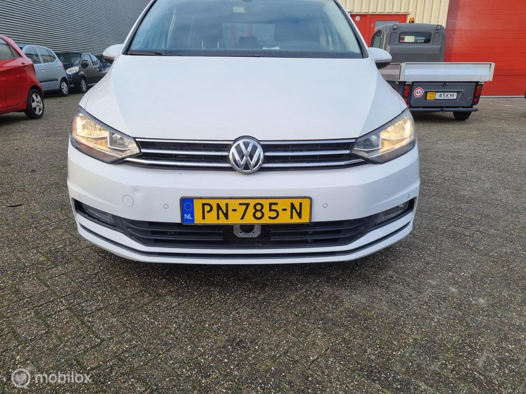 Volkswagen Touran 2.0 TDI SCR Connected Series, Auto's, Euro 6, 4 cilinders, 150 pk, Wit