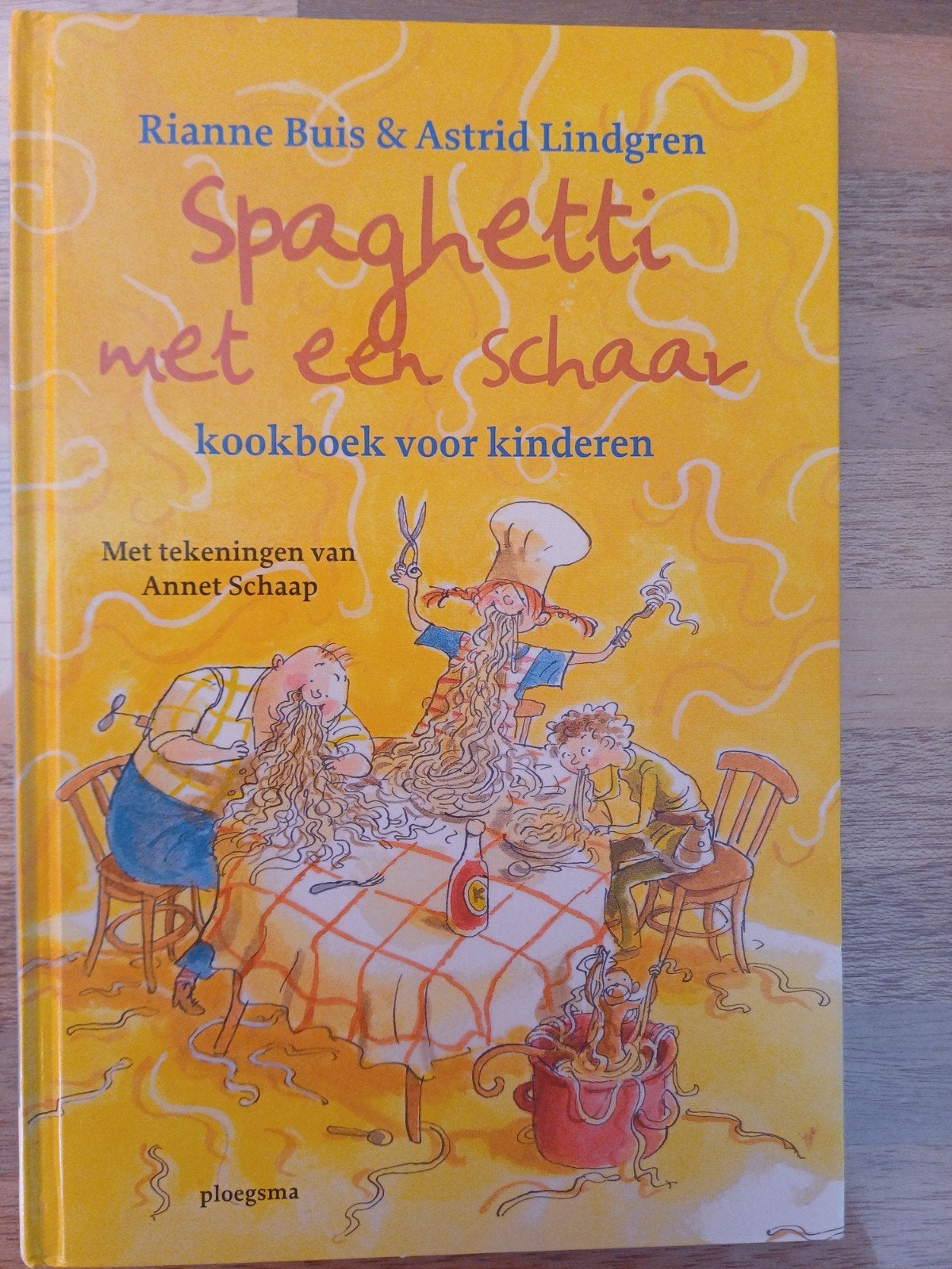 ASTRID LIndgren en R. BUIS.- Spaghetti met een schaar, Non-fictie, Ophalen of Verzenden, Zo goed als nieuw, R. Buis; Astrid Lindgren