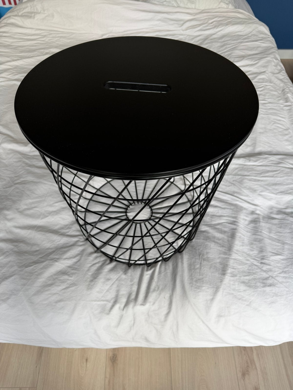 IKEA Kvistbro tafel/mand met afneembaar blad, Minder dan 55 cm, Metaal of Aluminium, Rond, Zo goed als nieuw