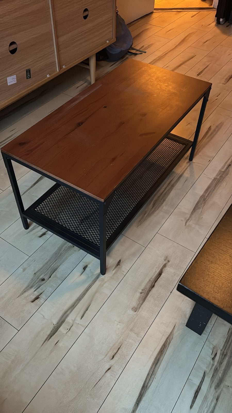 Salontafel met houten blad en metalen onderstel, Ophalen, 50 – 75, Gebruikt, 100 tot 150 cm