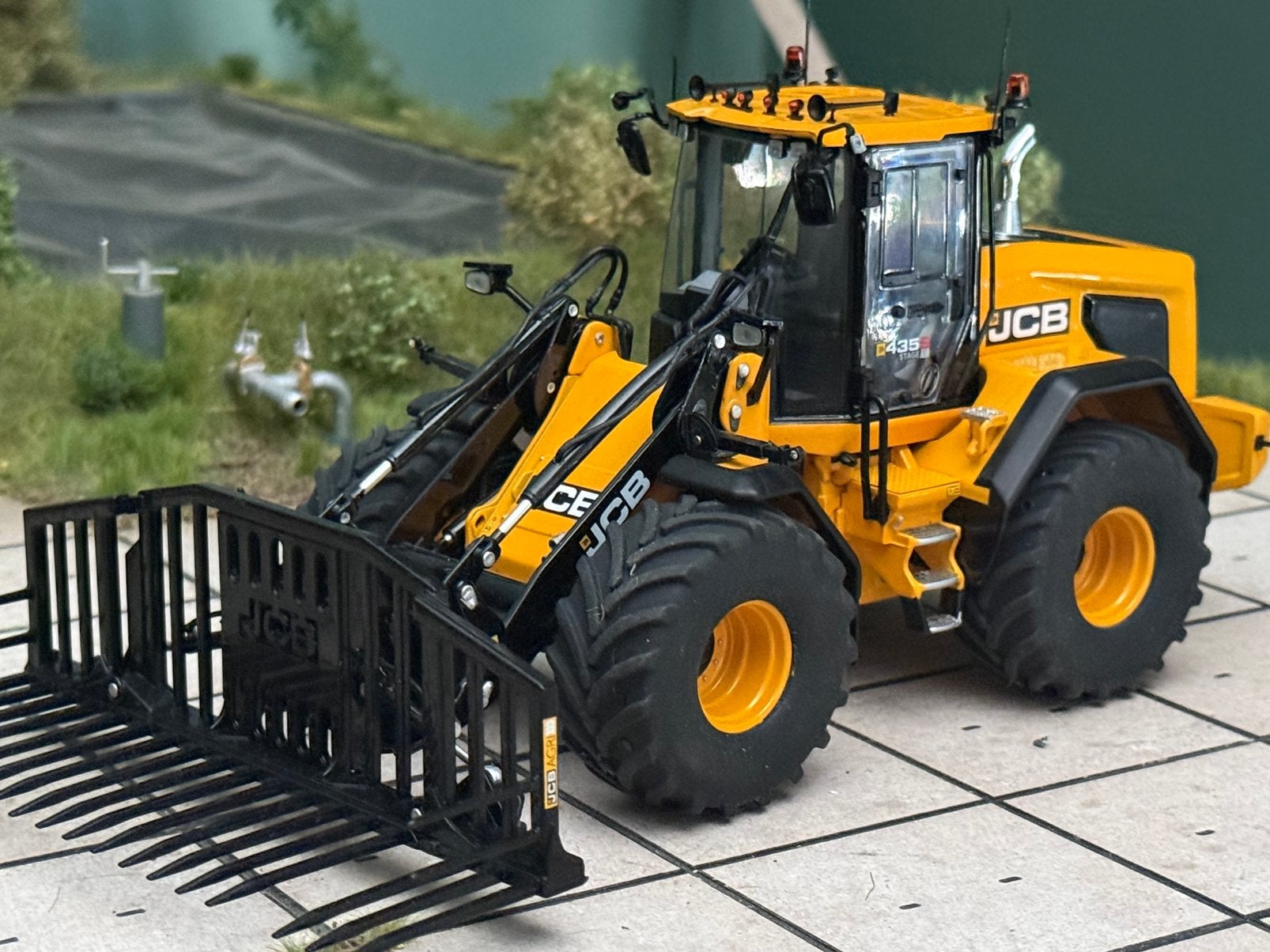 JCB 435 AT collections 1:32 verbouwd, Ophalen of Verzenden, Zo goed als nieuw, Tractor of Landbouw, Overige merken