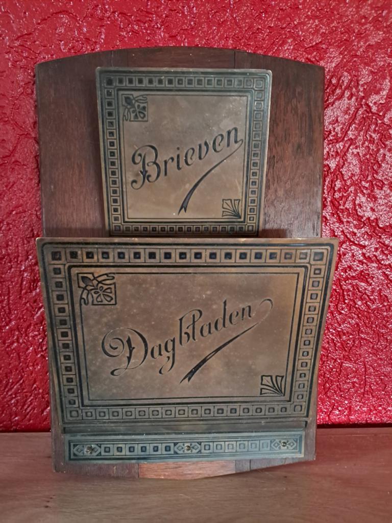 Prachtige antieke, wandgemonteerde lectuurbak., Ophalen of Verzenden