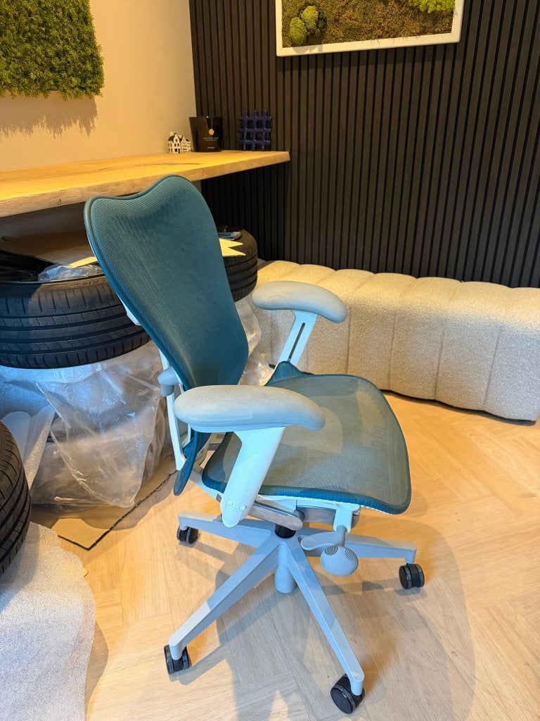 Herman Miller Mirra 2 Butterfly bureaustoel, Huis en Inrichting, Ophalen, Mirra, Gebruikt, Blauw