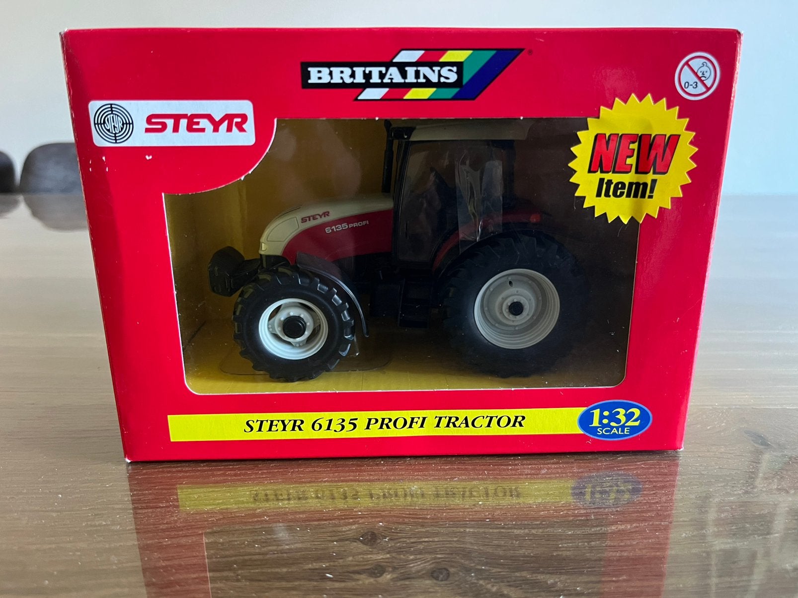 Steyr 6135 trekker Britains 40804, Ophalen of Verzenden, Nieuw, Tractor of Landbouw, Britains