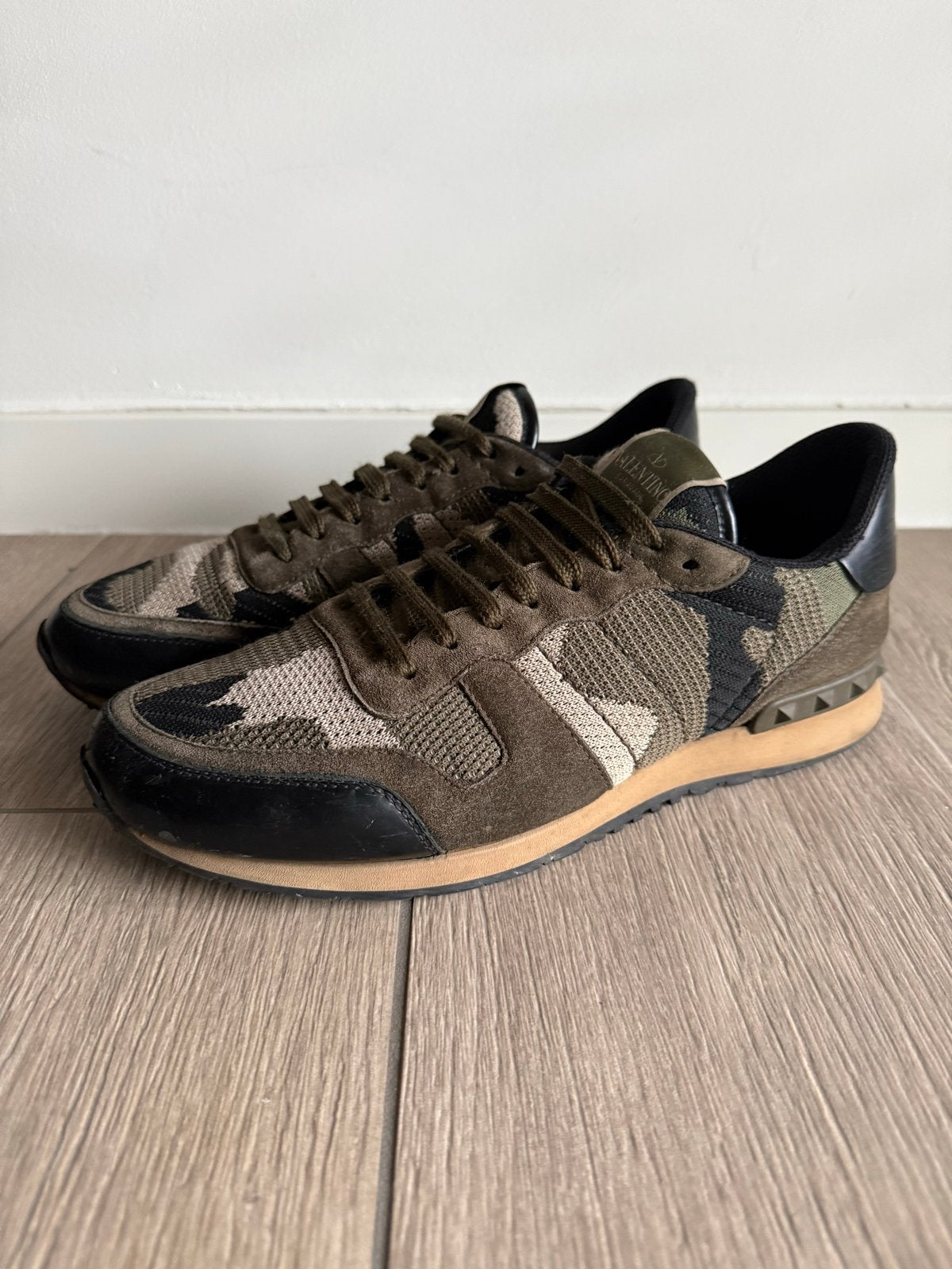 Valentino Garavani Camouflage Sneakers Maat 42, Kleding | Heren, Ophalen of Verzenden, Gedragen, Overige kleuren, Sneakers of Gympen