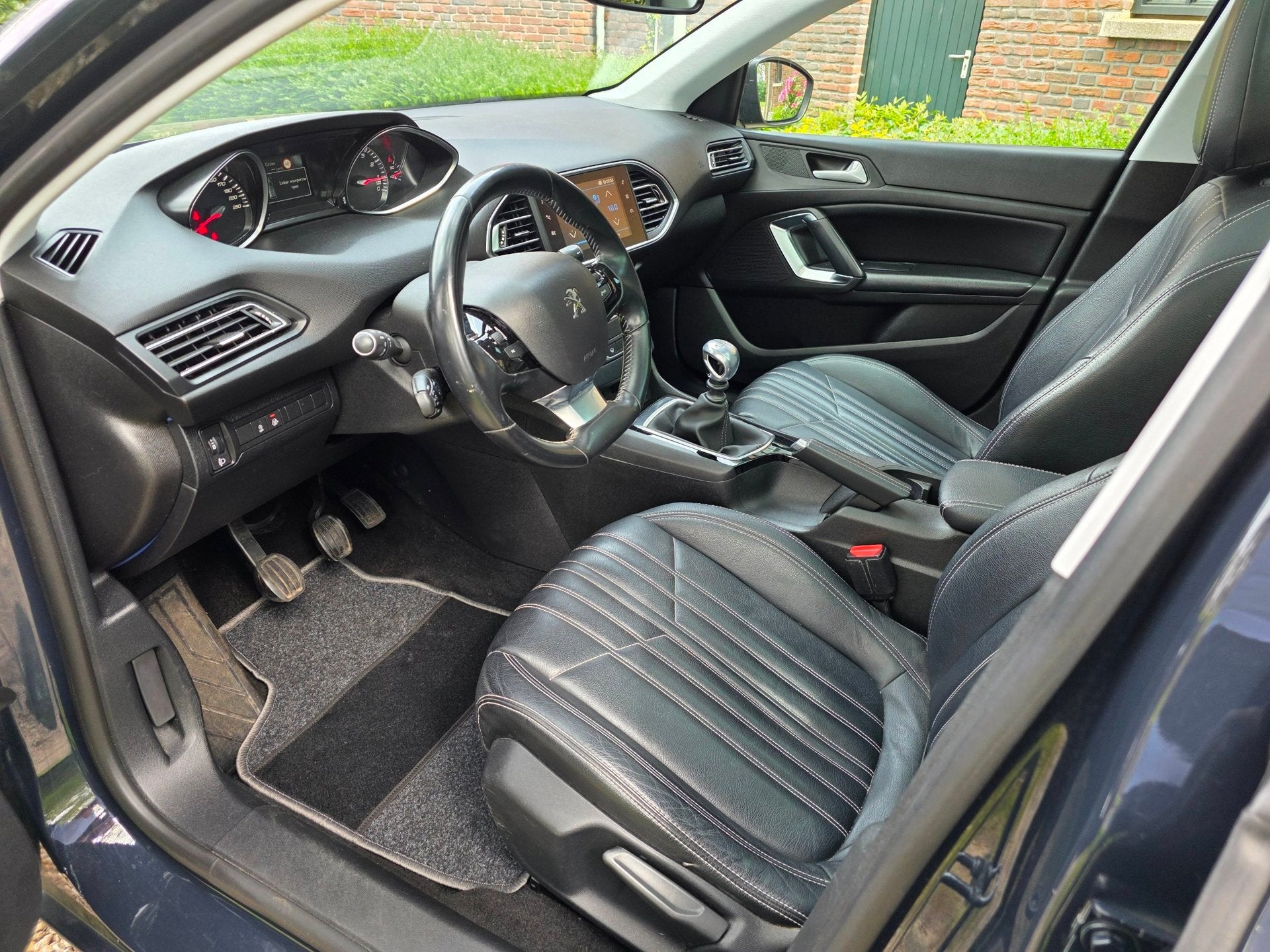 Peugeot 308 SW 1.2 PureTech Blue Lease Executive, Auto's, Peugeot, Voorwielaandrijving, Gebruikt, Euro 6, 1199 cc