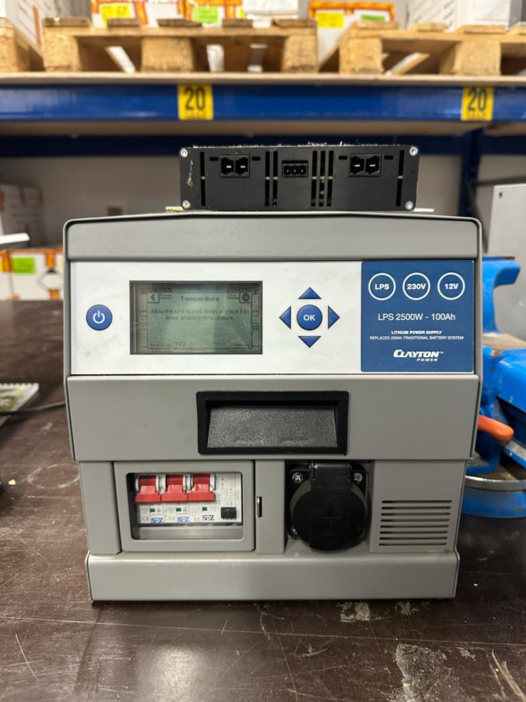 Clayton Power LPS 2500W - 100Ah Lithium Power Supply, Ophalen of Verzenden, Gebruikt, Universele onderdelen