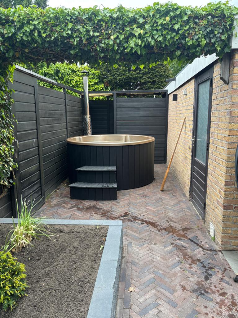 Spa Hottub met trap en filter, Gebruikt, Ophalen of Verzenden, Inbouw, Vast