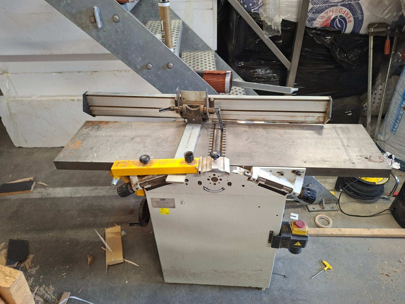 Verdikte bank met afzuiging - HBM Machines, Ophalen