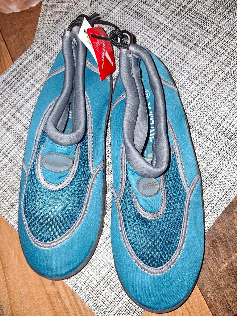 Splinternieuwe X-TRAIL waterschoenen maat 39, Kleding | Dames, Schoenen, Nieuw, Overige typen, Blauw, Ophalen of Verzenden