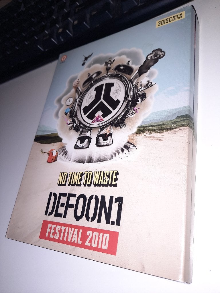 BLU RAY DVD CD No Time To Waste DefQon.1 Festival 2010 Live, Ophalen, Zo goed als nieuw, Muziek en Concerten