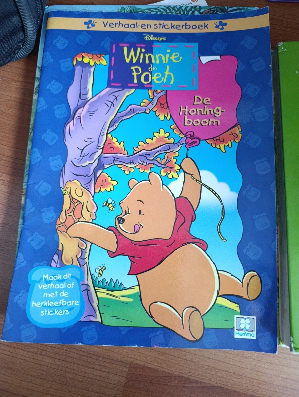 Winnie de Poeh verhaal verhaalboek stickerboek De Honingboom, Ophalen of Verzenden, Zo goed als nieuw