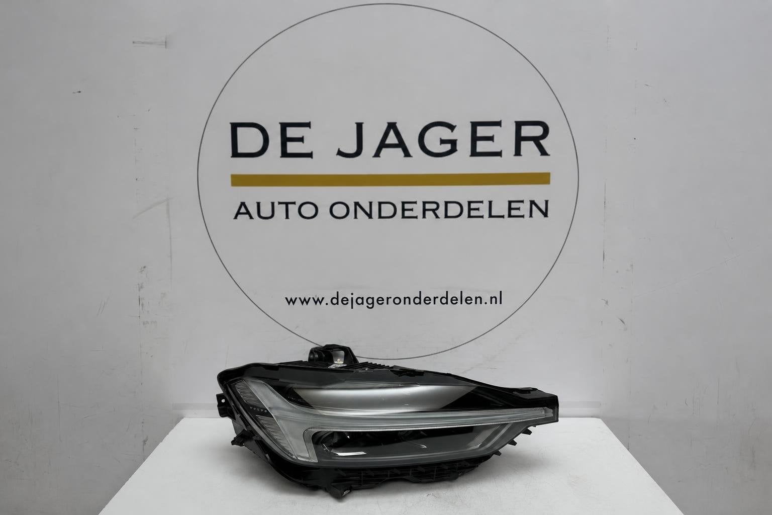 Volvo XC60 246 FL Full LED koplamp rechts 32404706, Gebruikt, Gunnar Engellaus vag 8
405 31  Gothenburg, SE, Info@volvocars.com