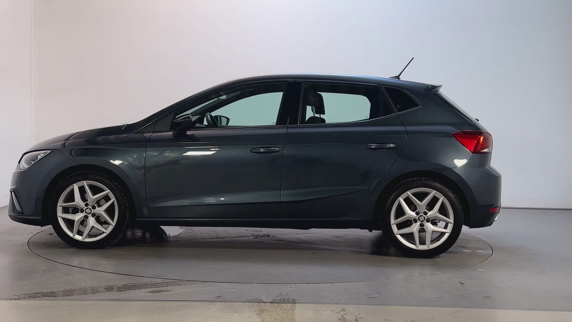 Foto 14 van Seat Ibiza 1.0 TSI 110pk FR Business Intense Plus Stoelverwa