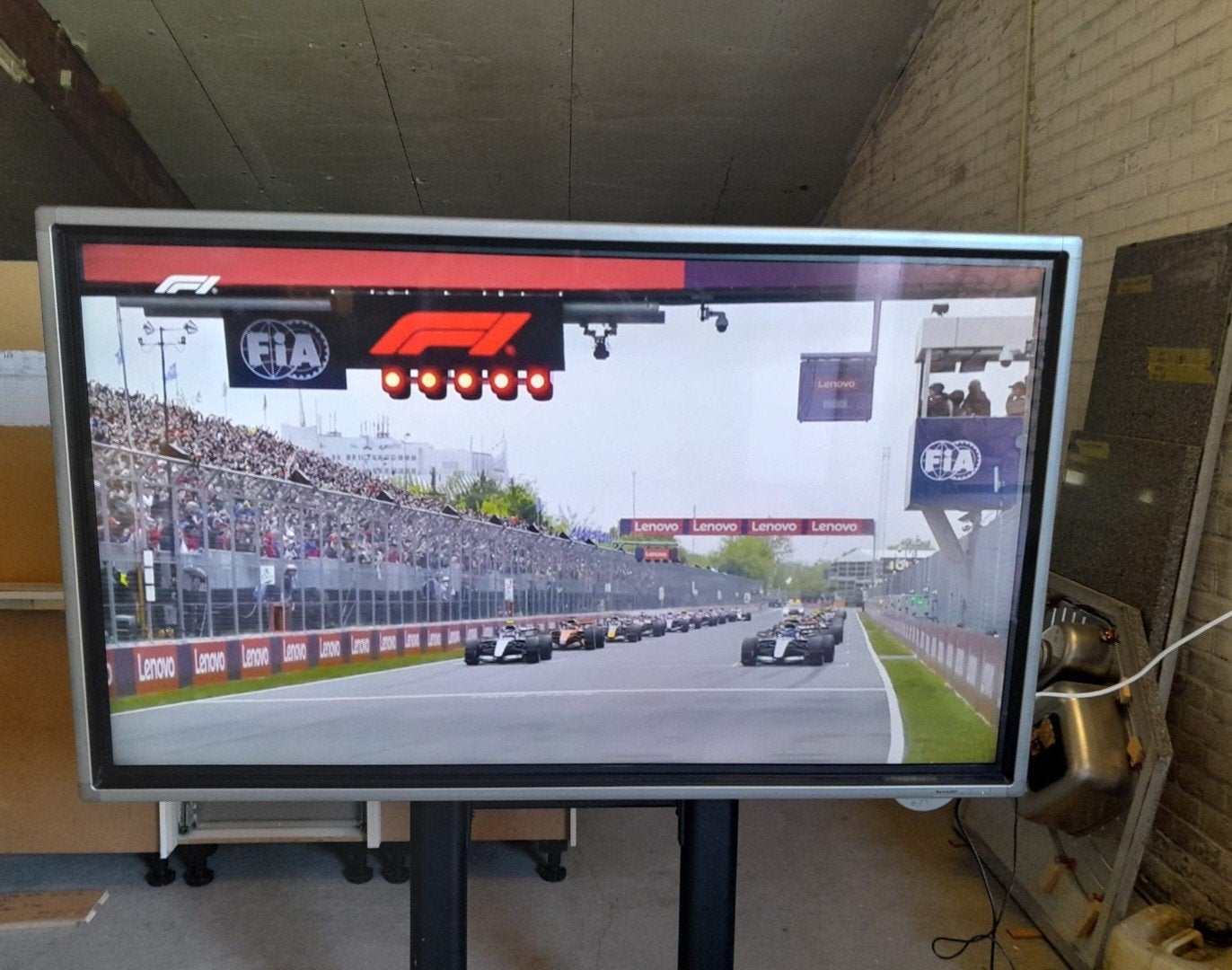 Tv 70 inch touchscreen, Ophalen