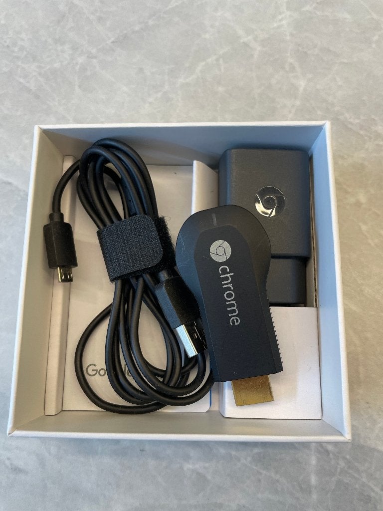 Google Chromecast 1e Generatie Model H2G2-42 Media Streamer, Ophalen of Verzenden, Gebruikt, HDMI