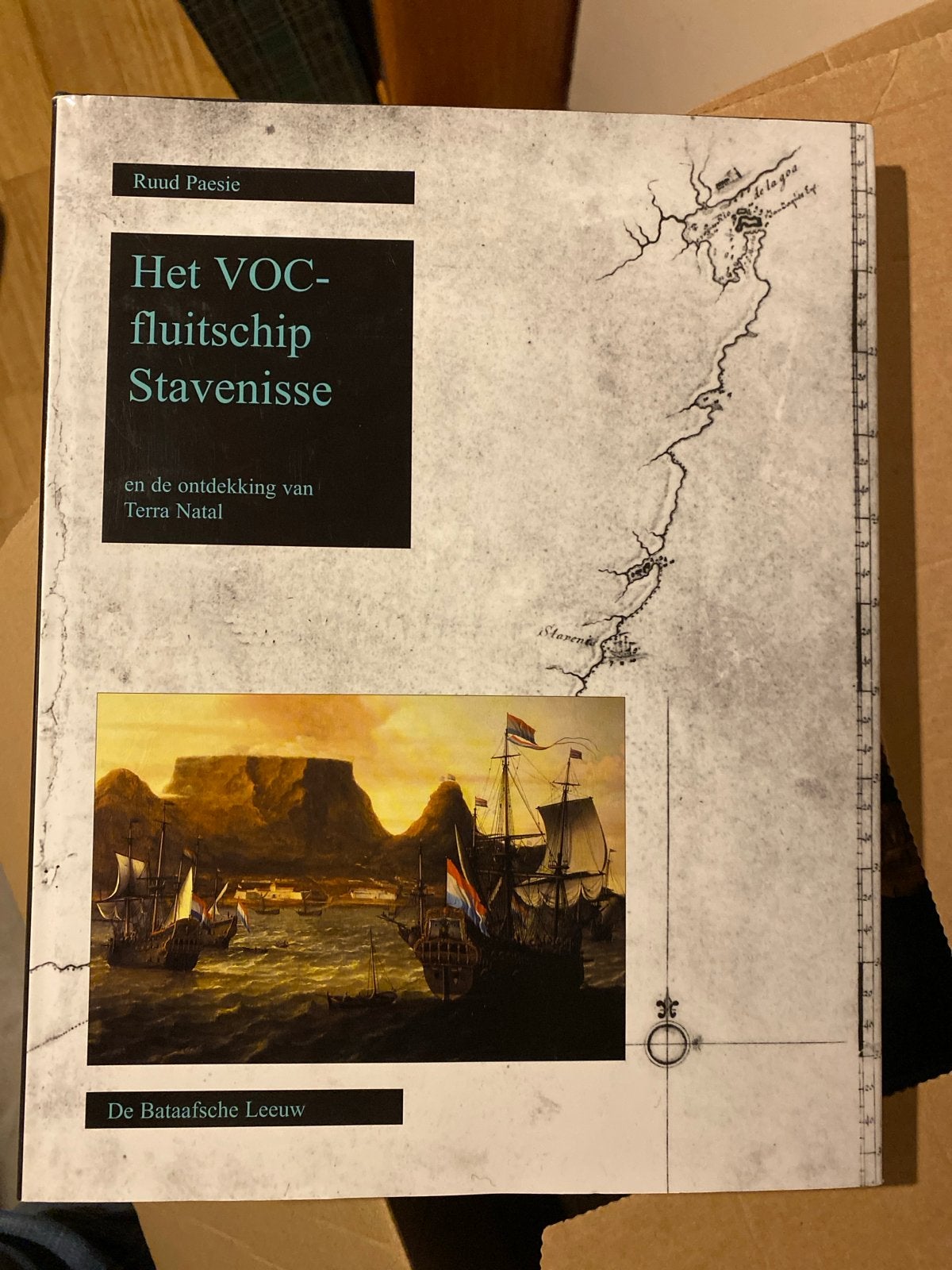 Het VOC-fluitschip Stavenisse - Ruud Paesie, Ophalen of Verzenden, 17e en 18e eeuw, Zo goed als nieuw