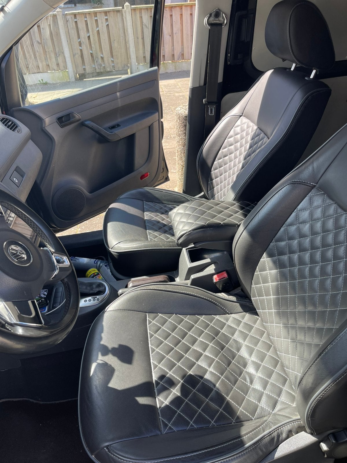 Vw caddy met maximum opties 142 pk, Auto's, Zwart, Volkswagen, Diesel, 710 kg
