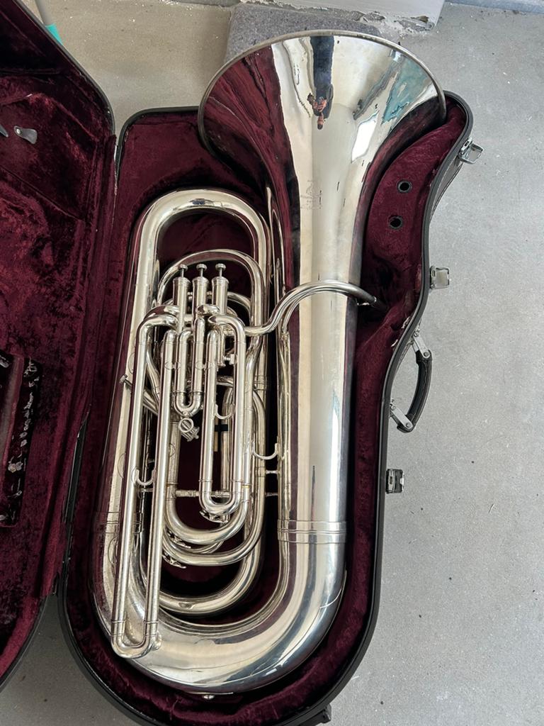 Boosey & Hawkes Imperial besbas, Muziek en Instrumenten, Blaasinstrumenten | Tuba's, Ophalen, Zo goed als nieuw, Bes-tuba, Met koffer of draagtas