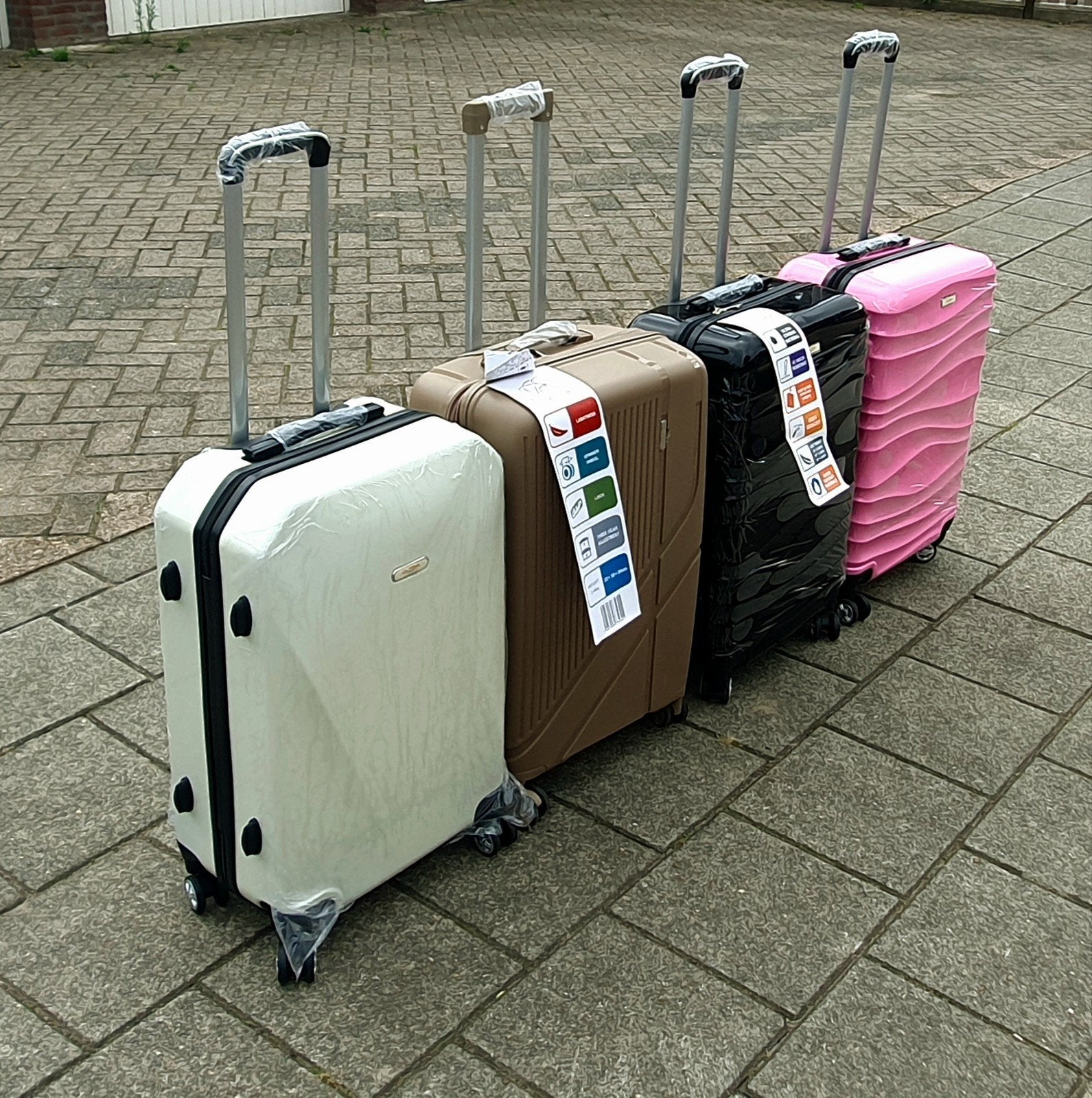 Diverse koffers voor € 20 per stuk OP=OP NIEUW, Sieraden, Tassen en Uiterlijk, Koffers, Overige materialen, Koffer, 70 cm of meer