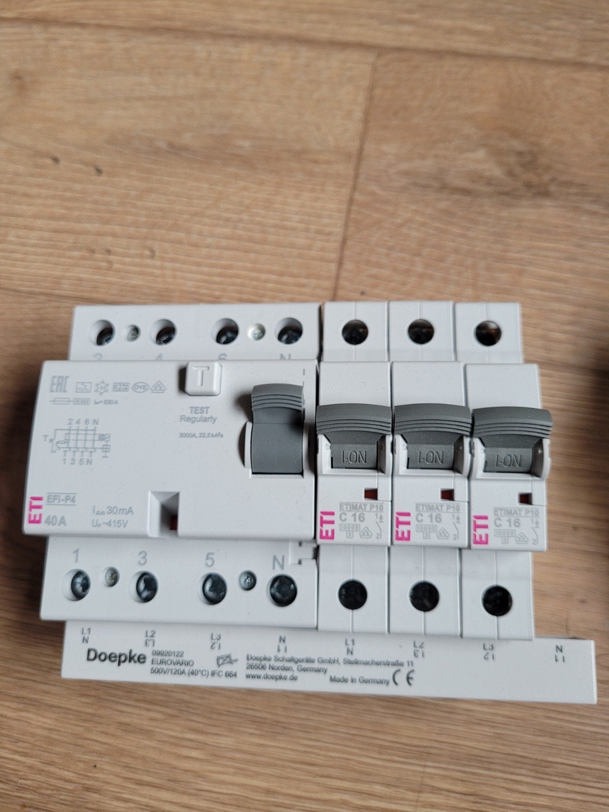 2x eti aardlekschakelaar 4p 40ab 30ma en 3x C16A P, Ophalen of Verzenden, Zo goed als nieuw, Overige merken, Aardlekschakelaar