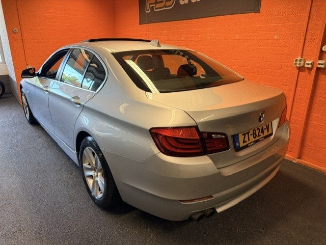 BMW 5-serie 523i / AUTOMAAT / EXECUTIVE / TOPSTAAT!, Auto's, Euro 5, Achterwielaandrijving, Gebruikt, Zwart