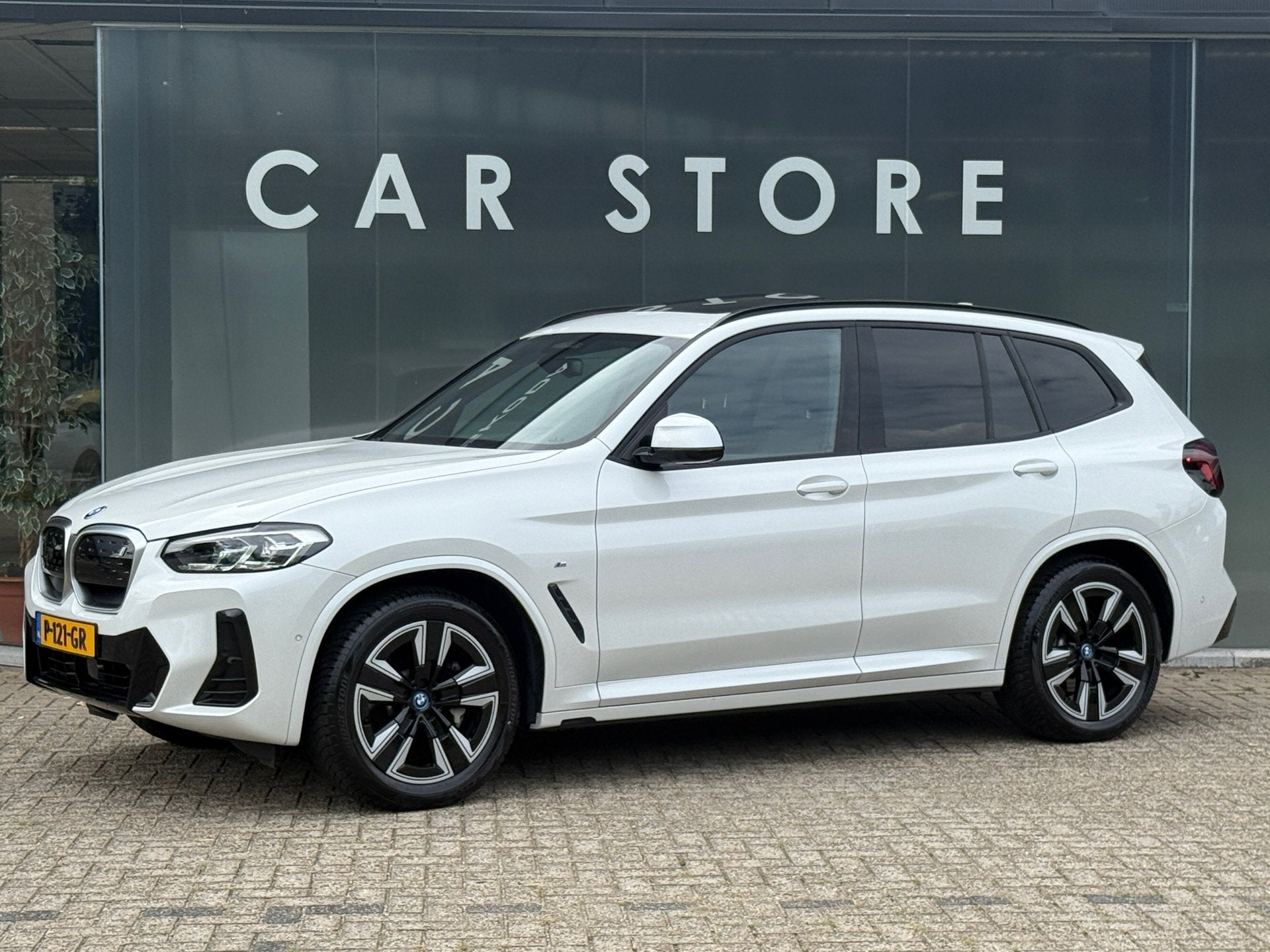 BMW IX3 Executive M-Sport 80 kWh 99% SOH Shadow LCI FACELIFT, Automaat, Achterwielaandrijving, Gebruikt, Wit