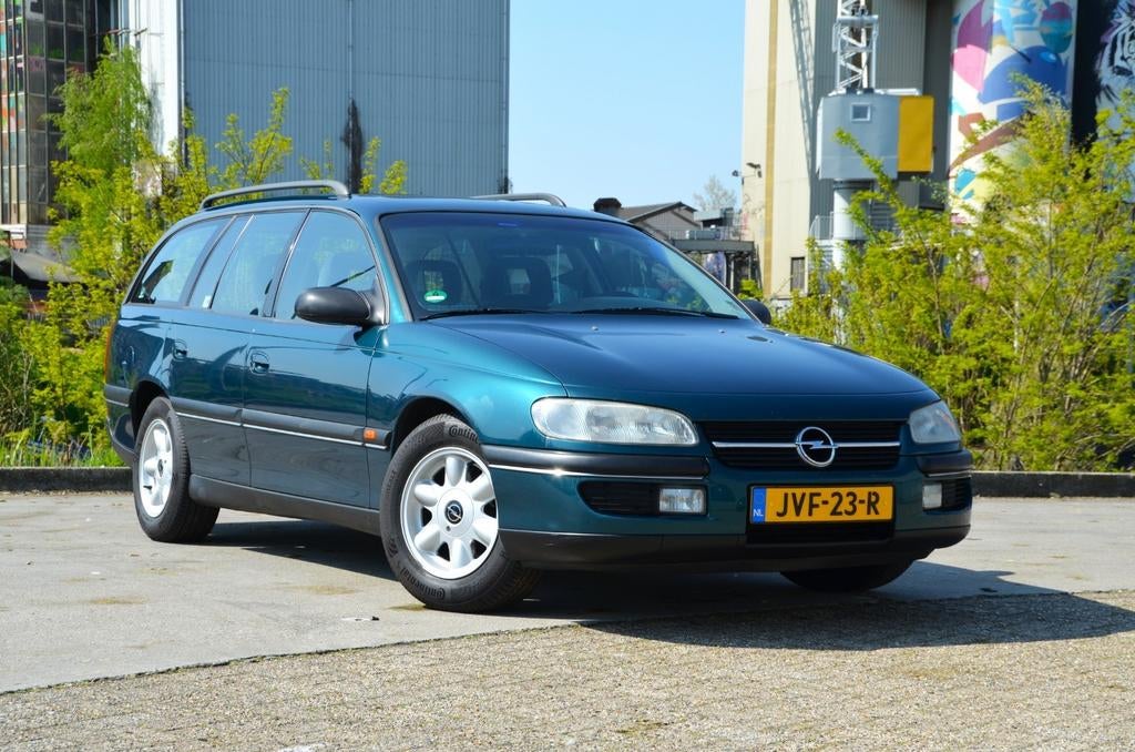 Opel Omega 2.0 16v Caravan Automaat, Auto's, Opel, Automaat, 1550 kg, 4 cilinders, Stationwagon