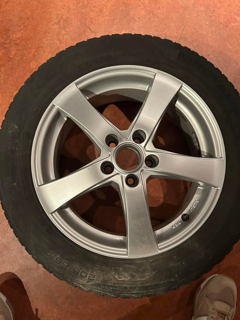Uniroyal Winterbanden met Dezent velgen 205/55 R16, Ophalen, Gebruikt, 16 inch, Banden en Velgen
