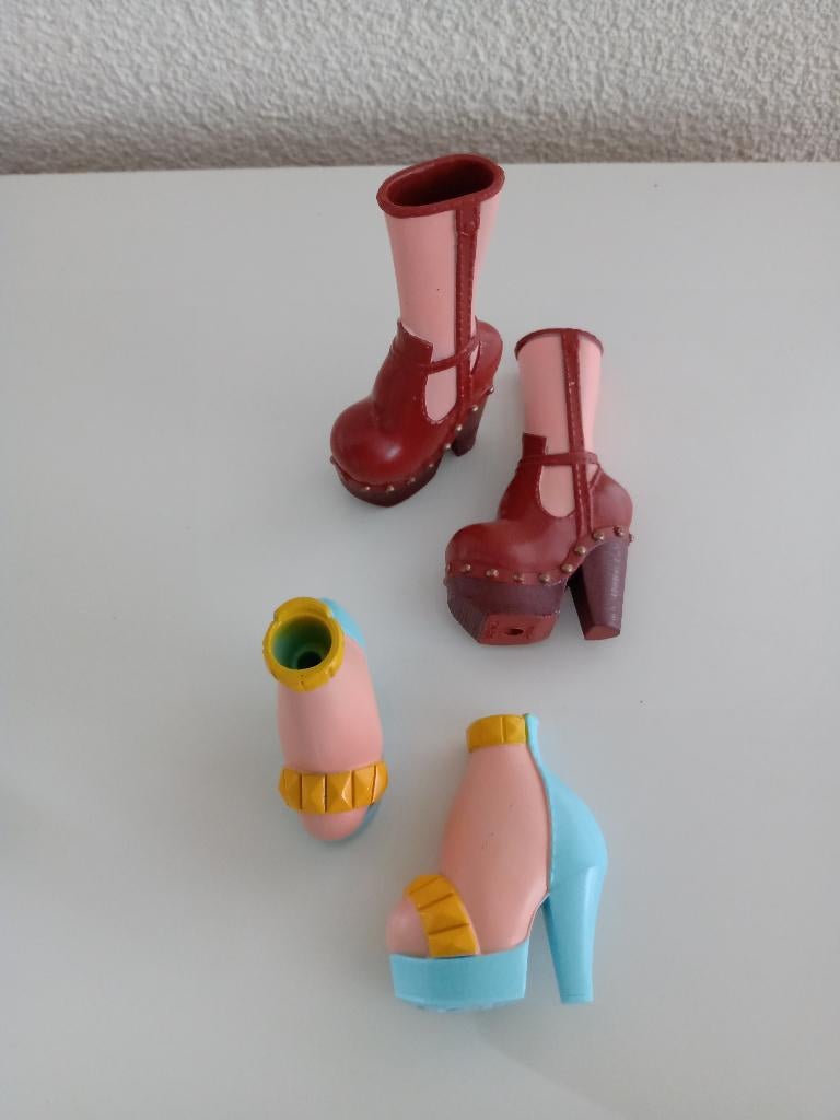 Bratz Deluxe Fashion Pack Schoenen, Ophalen of Verzenden, Gebruikt, Kleertjes