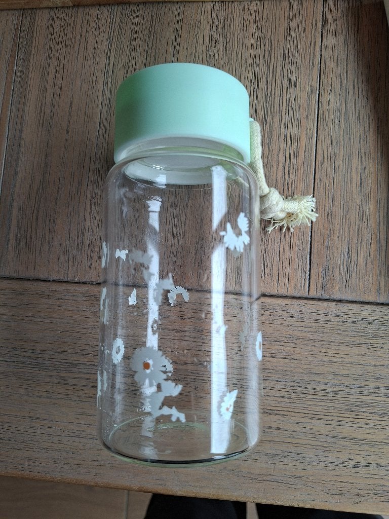 waterfles. Glas. Draaidop lichtgroen. Met draagkoord. 500 cl, Ophalen of Verzenden, Nieuw