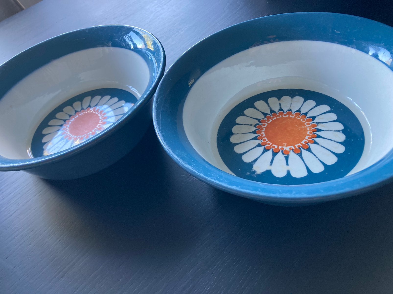 Turi Daisy design 2 schalen, Gebruikt, Vintage, Ophalen of Verzenden, Schaal of Schalen