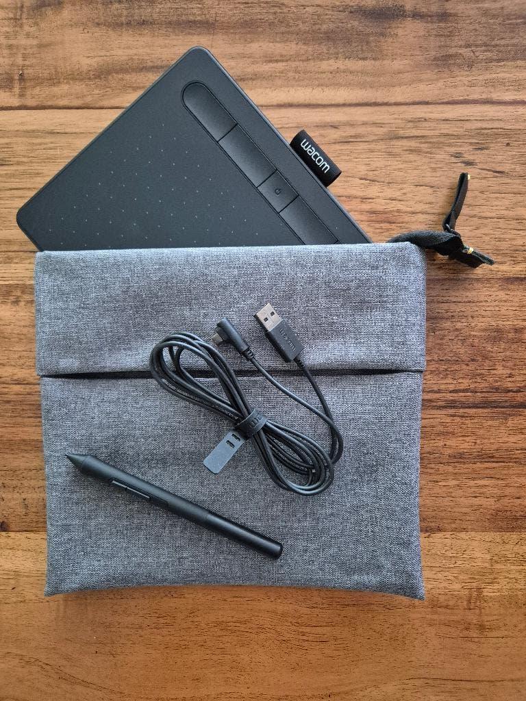 Wacom Intuos S Bluetooth met Soft case, Computers en Software, Tekentablets, Ophalen of Verzenden, Zo goed als nieuw, Draadloos