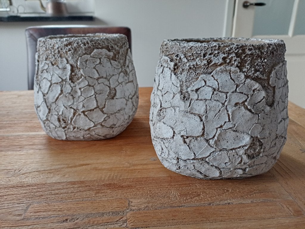 2 mooie aparte bloempotten cement antique, Rond, Ophalen of Verzenden, Zo goed als nieuw, Aardewerk