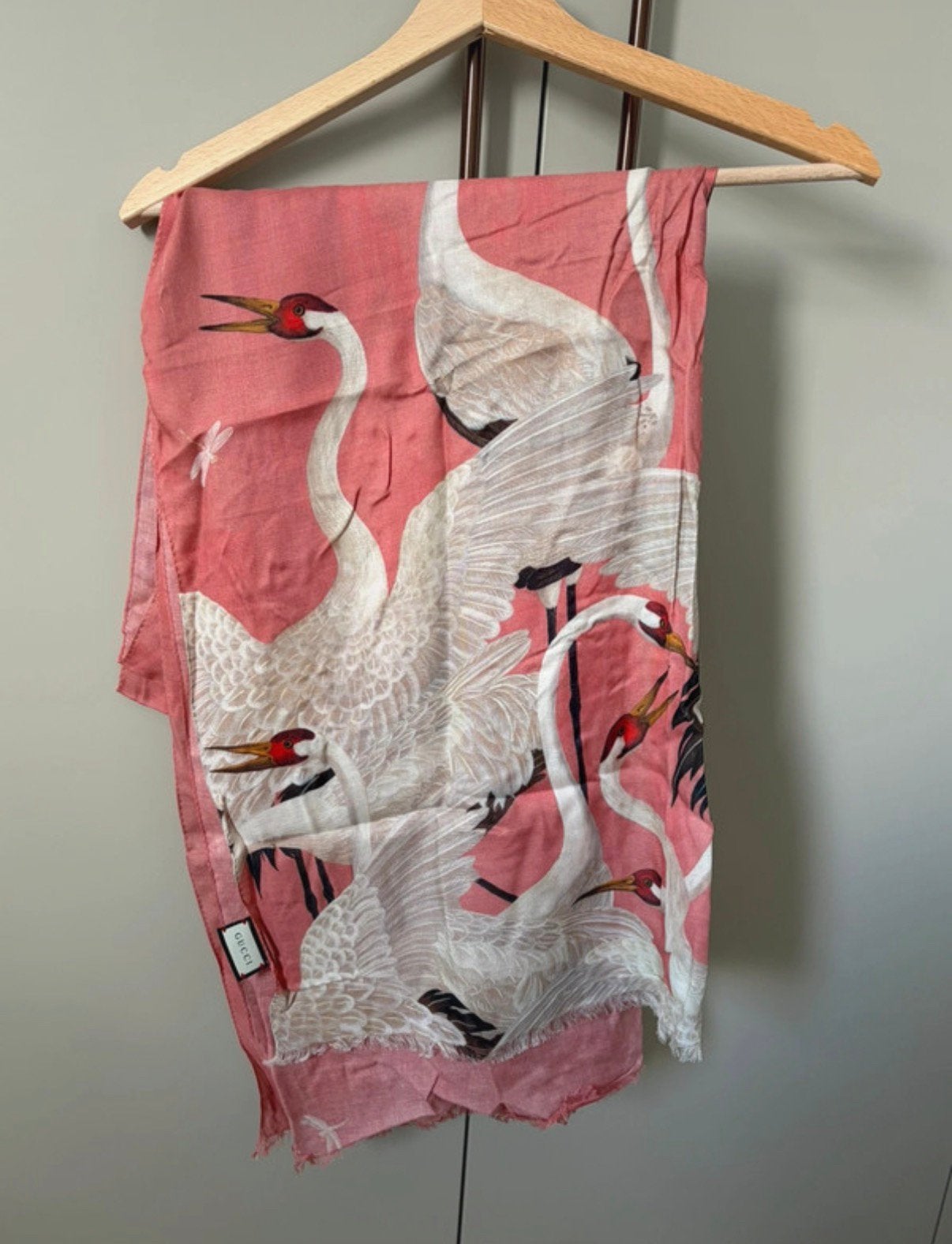 Gucci Heron Sjaal, Ophalen of Verzenden, Zo goed als nieuw, Maat 46/48 (XL) of groter, Sjaal