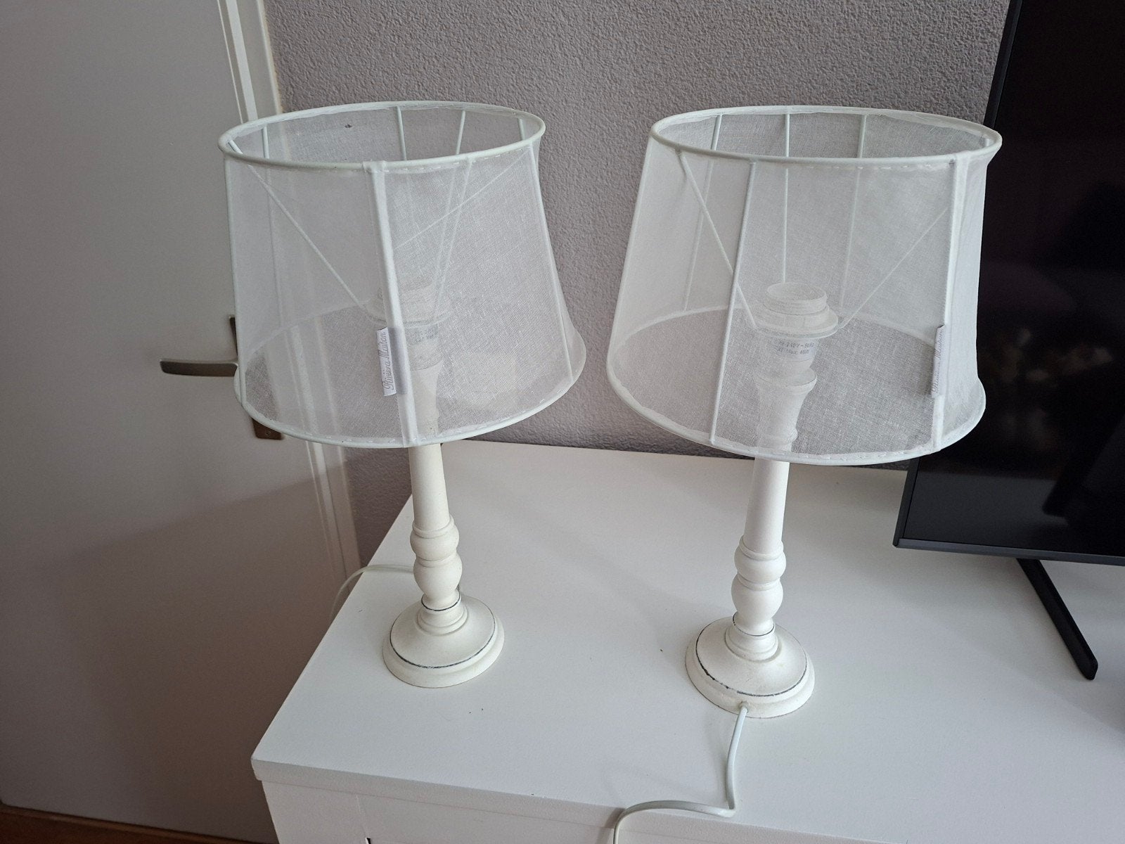 2 mooie lampen met Riviera Maison kapjes, Tafellamp, Wit, Rond, Ophalen of Verzenden