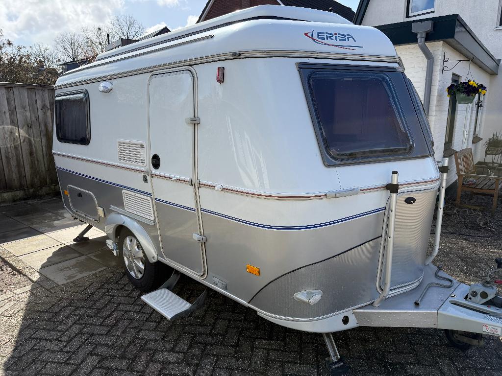 Eriba Touring Triton 420 GT, Dwarsbed, Tot en met 2, Bedrijf, Treinzit