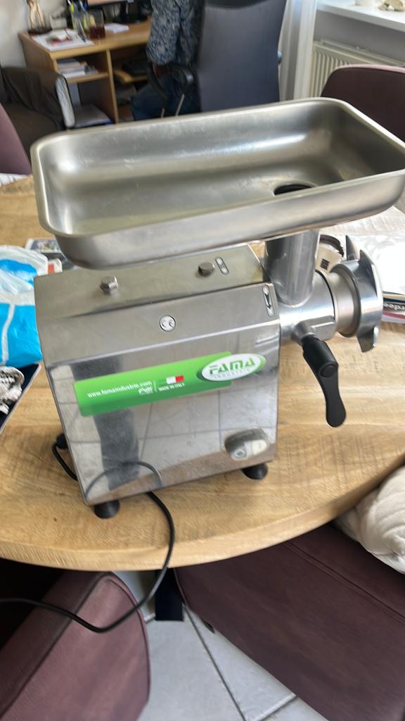 Fama Gehaktmolen Ti22 - 230v | 300kg/h | Gastro-Inox 505.203, Witgoed en Apparatuur, Keukenmixers, Ophalen, Zo goed als nieuw