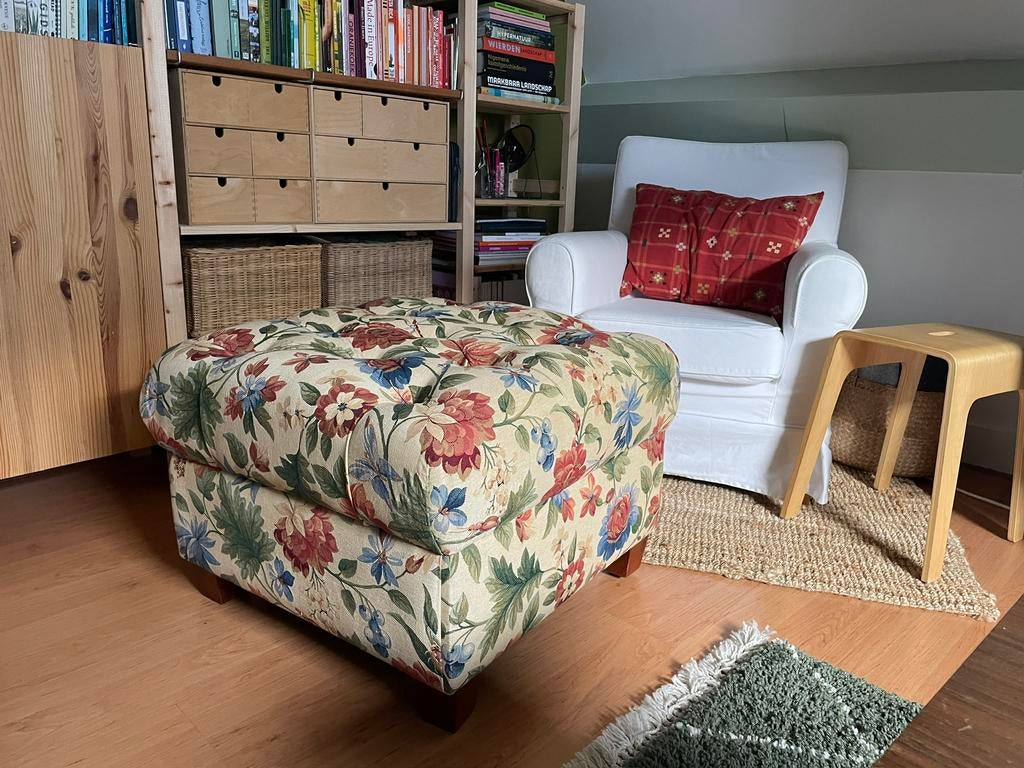 Poef met vintage bloemenprint, Ophalen, Zo goed als nieuw, Stof, 50 tot 75 cm