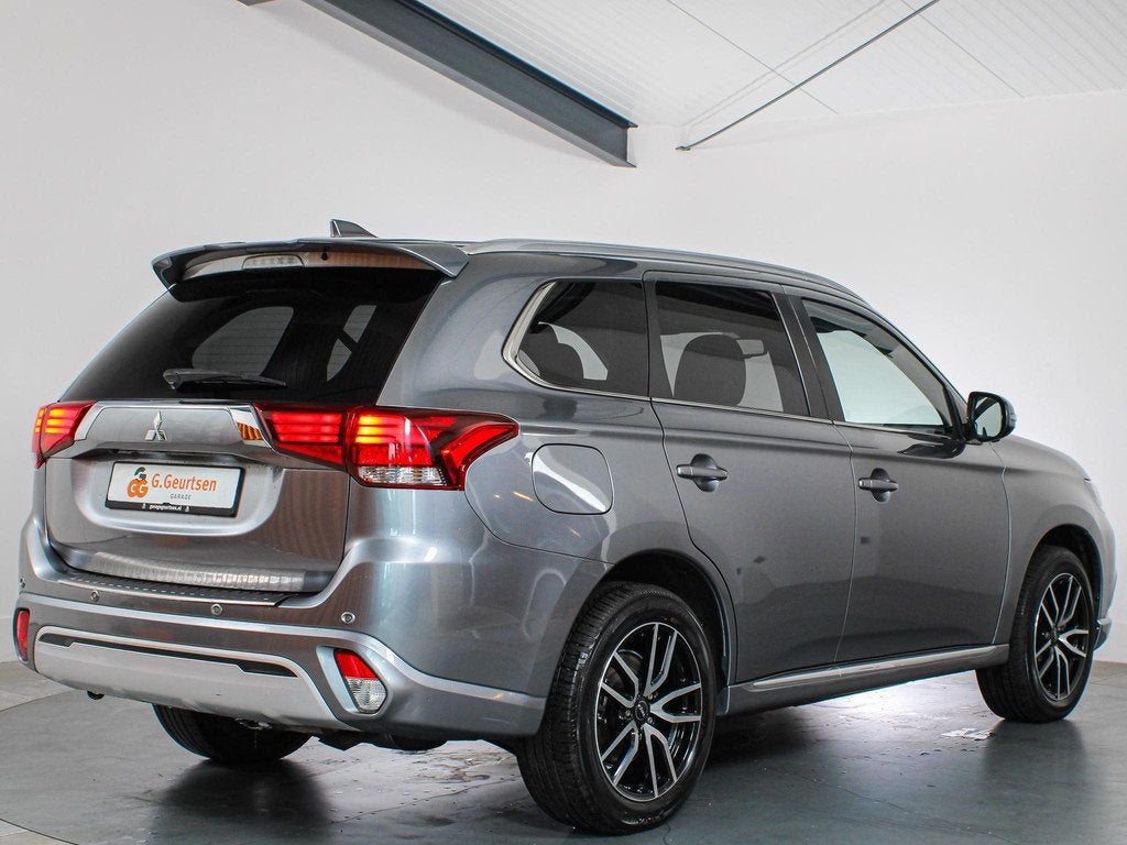 Mitsubishi Outlander 2.4 PHEV Intense+ Panoramadak, Camera,, Auto's, Mitsubishi, Automaat, Euro 6, 4 cilinders, Plug-in hybride