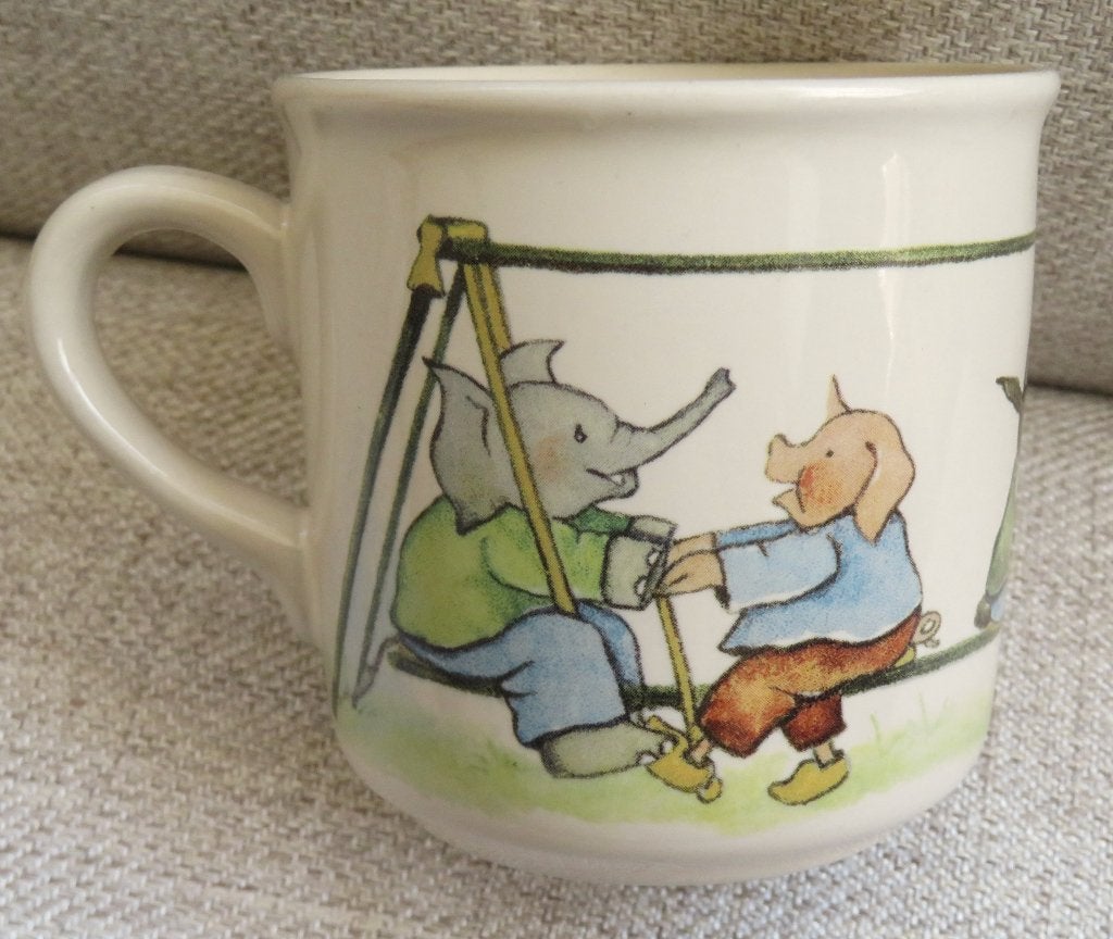 Kindermok met 6 dieren op schommel ( mok Jet by ter Steege ), Ophalen of Verzenden, Zo goed als nieuw, Bord(en), Overige stijlen