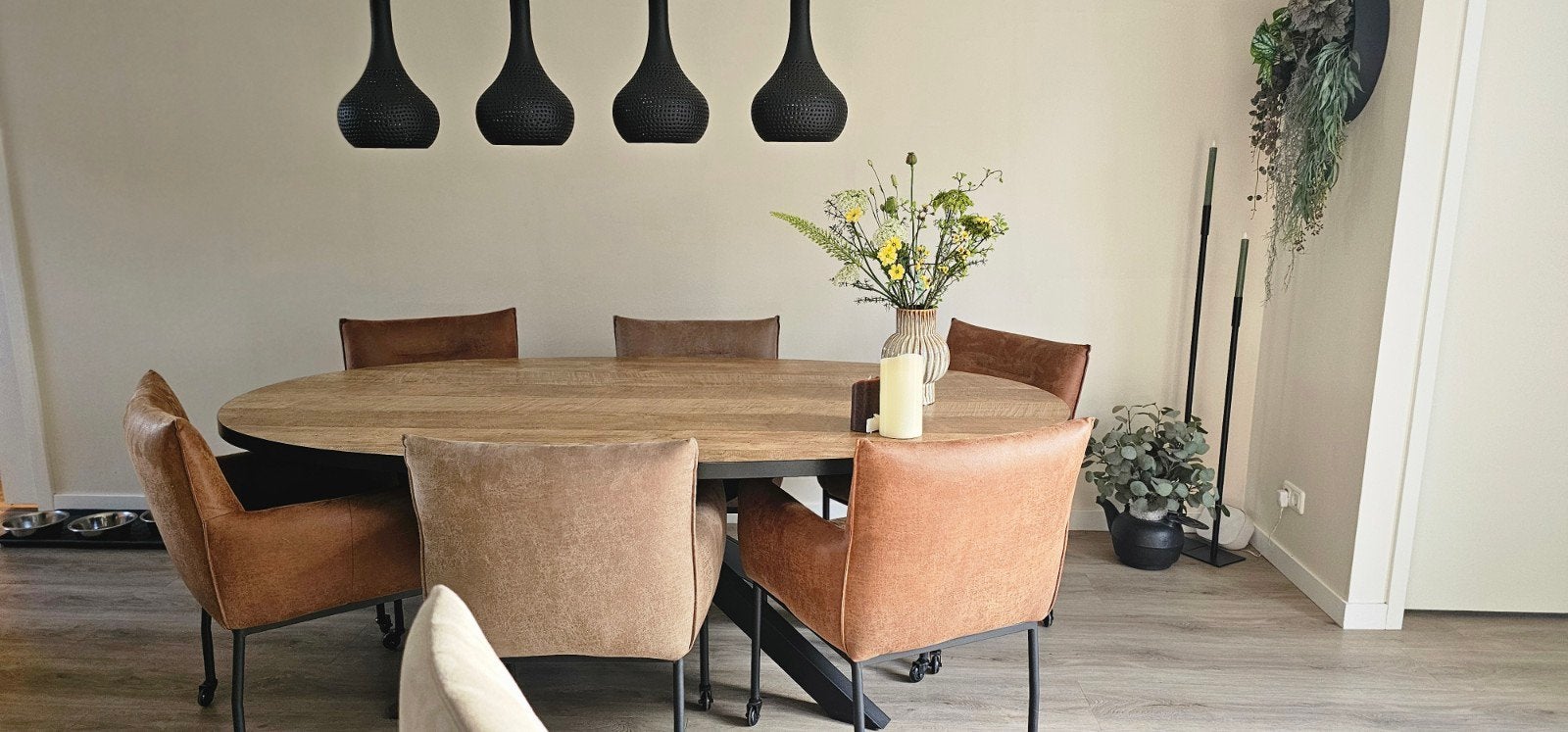 mooie industriële eethoek met 6 stoelen met wieltjes, Ophalen, 100 tot 150 cm, 200 cm of meer, Overige vormen
